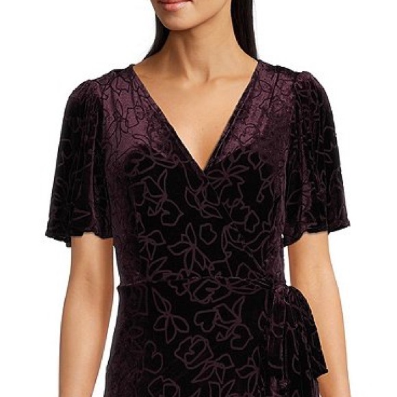 🎩🗝️ NWT $159 Calvin Klein Purple Short V-Neck Ruffled Hem Faux Wrap Velvet Dress - Picture 14 of 14